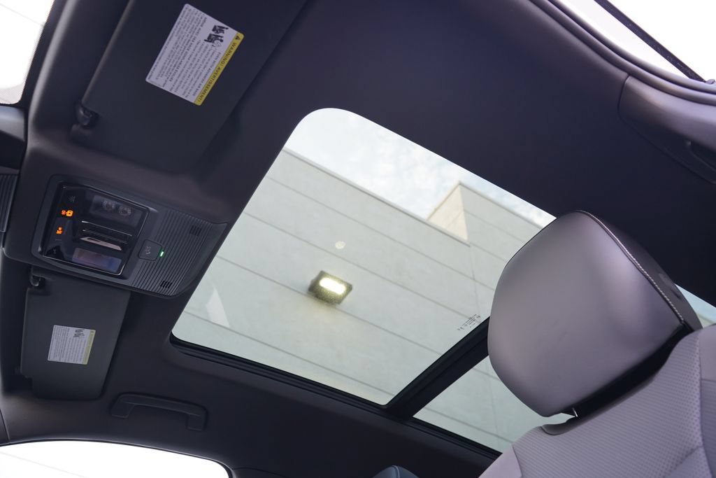 New 2026 Volkswagen Tiguan SE R-Line FWD image 10