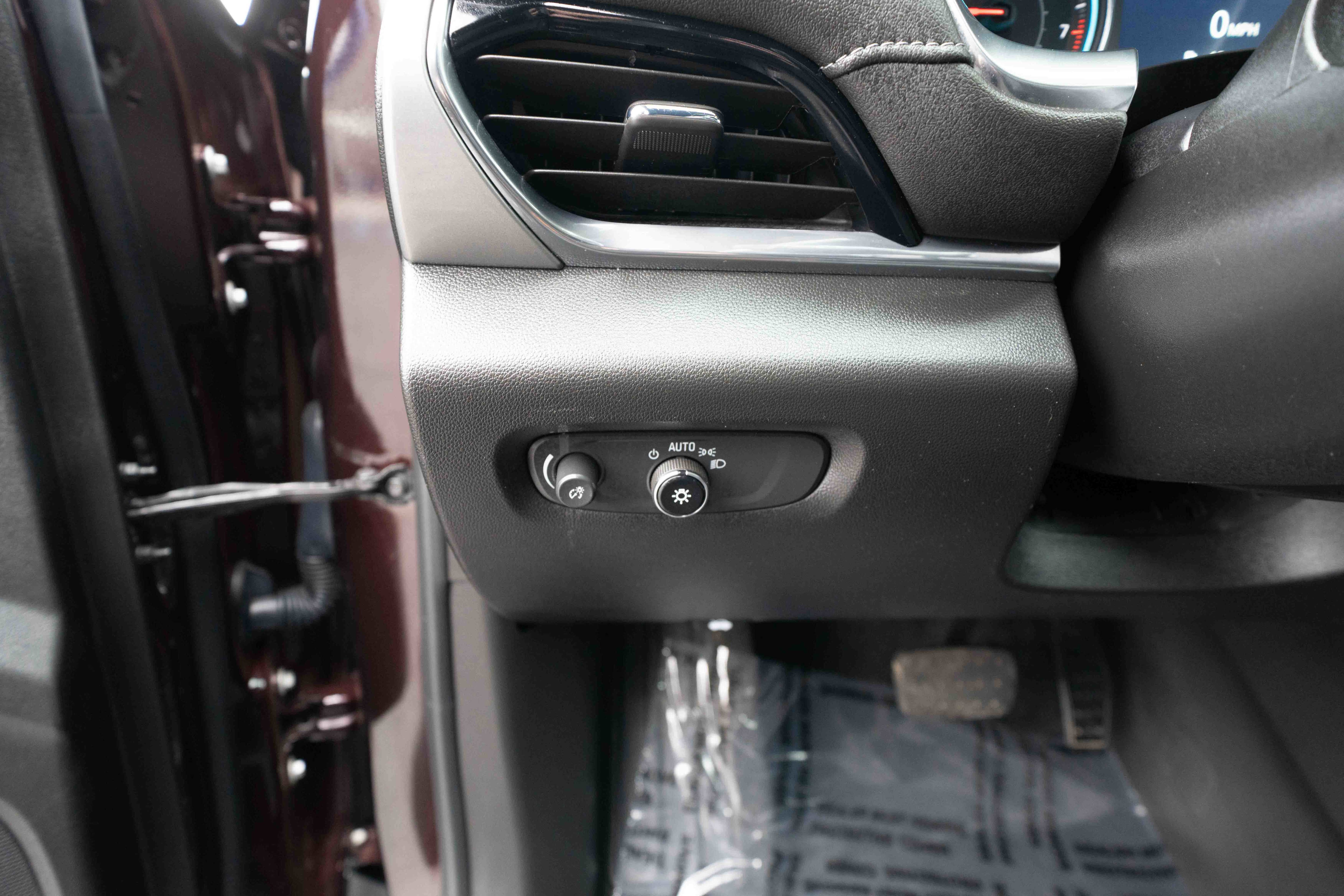 Used 2023 Chevrolet Traverse LT image 11