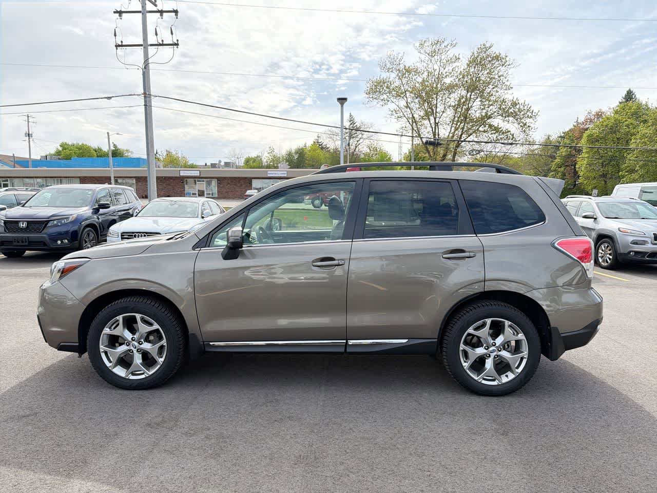 Used 2017 Subaru Forester 2.5i Touring w/ Popular Package #2 AWD/4WD image 10