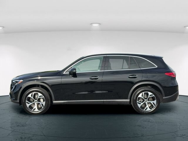 Used 2025 Mercedes-Benz GLC 350e 4MATIC image 4