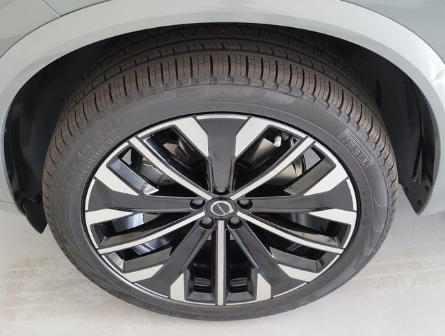 New 2026 Volvo XC90 B6 Plus w/ Protection Package Premier AWD/4WD image 6