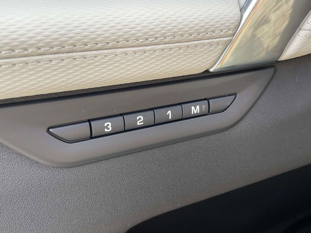 New 2026 Land Rover Discovery Sport Landmark image 36