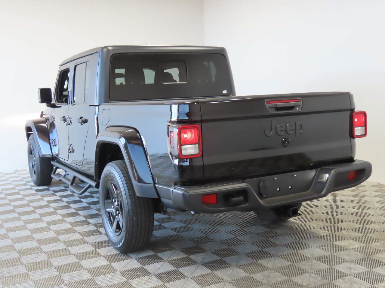 Used 2021 Jeep Gladiator Sport AWD/4WD image 3
