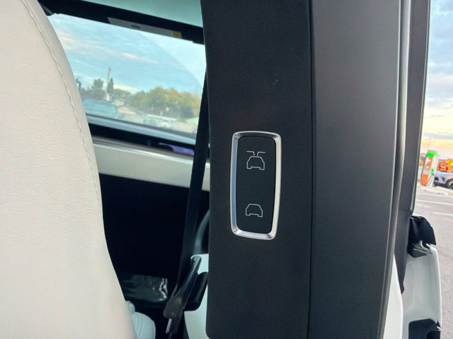 Used 2022 Tesla Model X AWD/4WD image 17