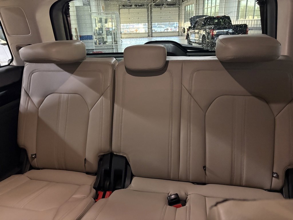 Used 2022 Ford Expedition Limited image 29