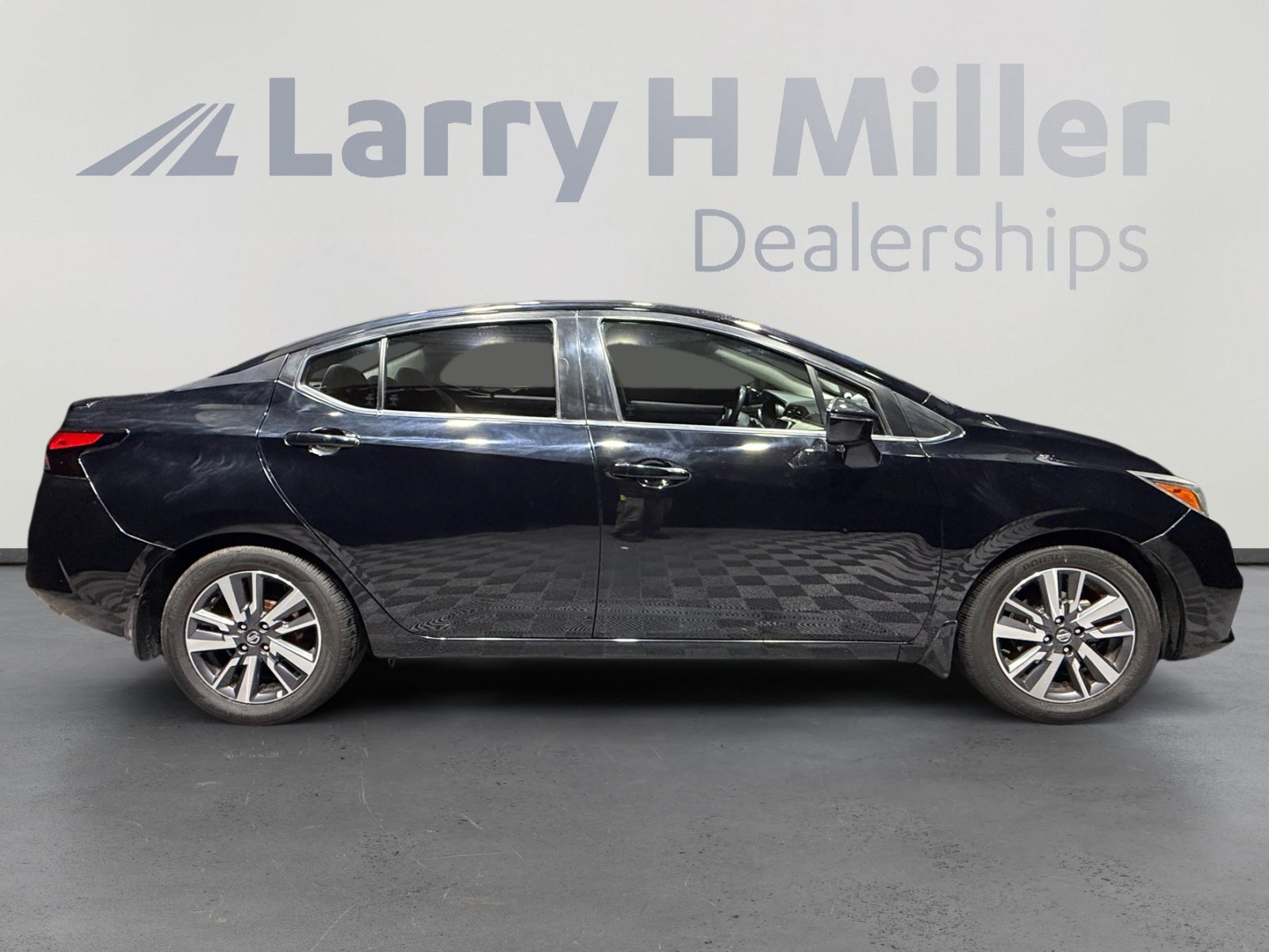 Used 2020 Nissan Versa SV image 6