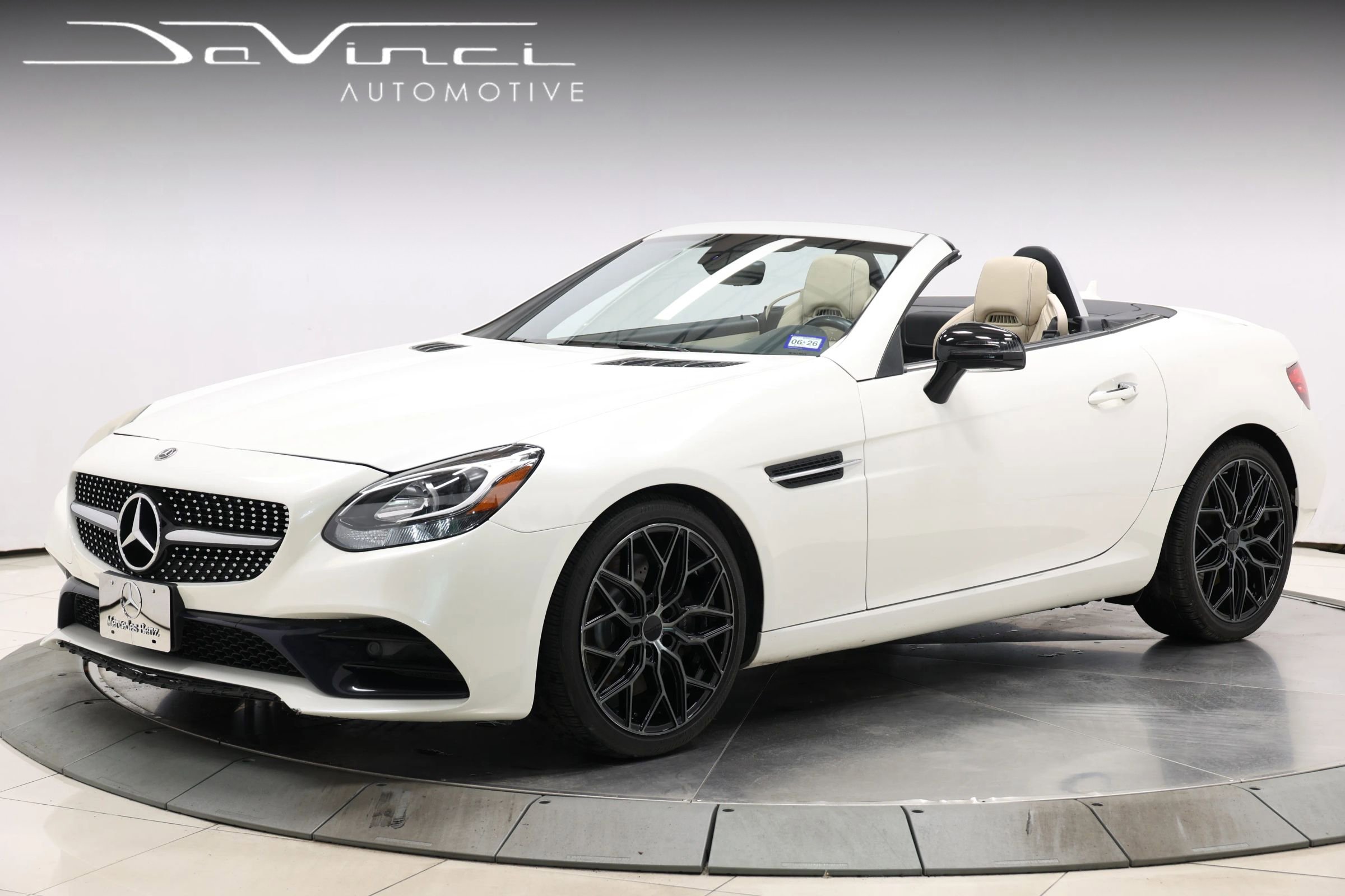 Used 2018 Mercedes-Benz SLC 300 image 1