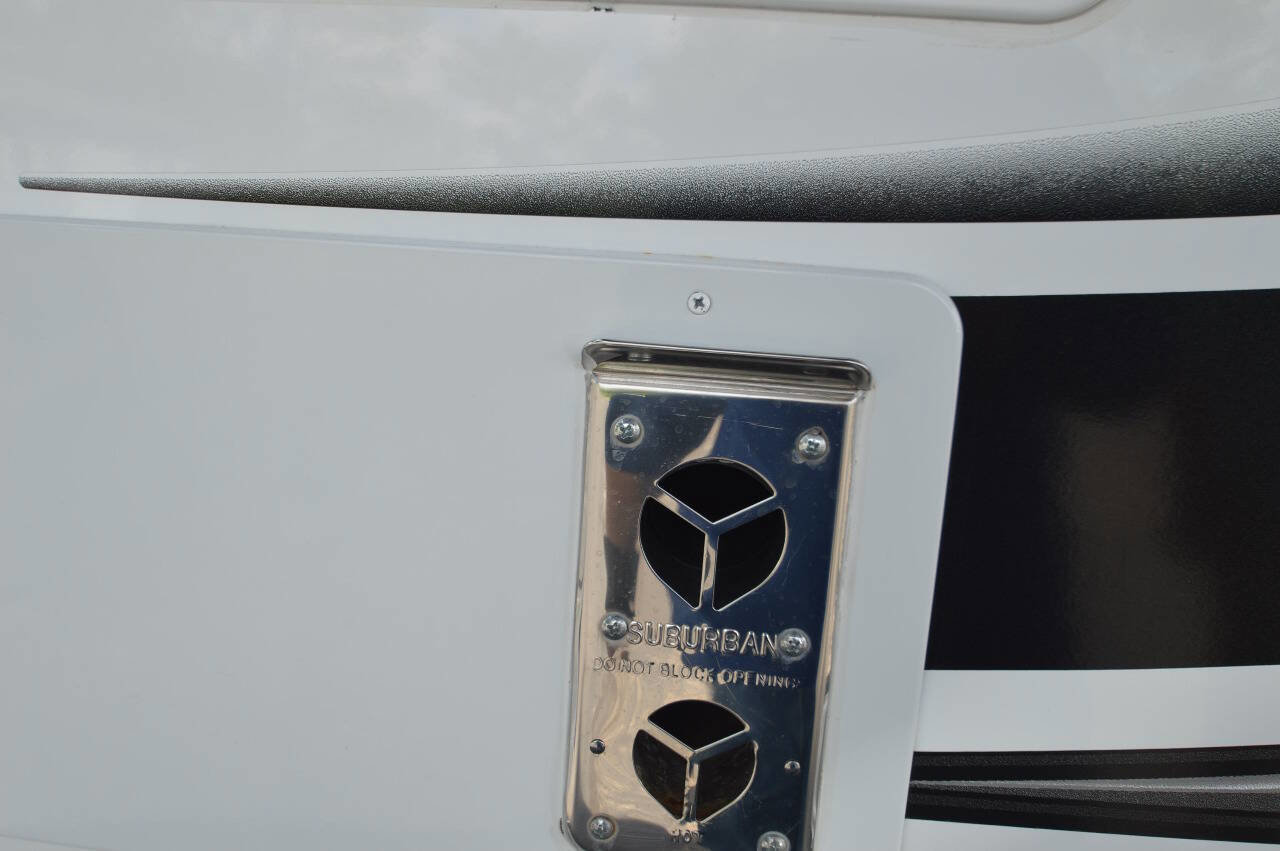 Used 2019 Ford E-450 and Econoline 450 Super Duty w/ Motorhome Prep Package RWD image 33