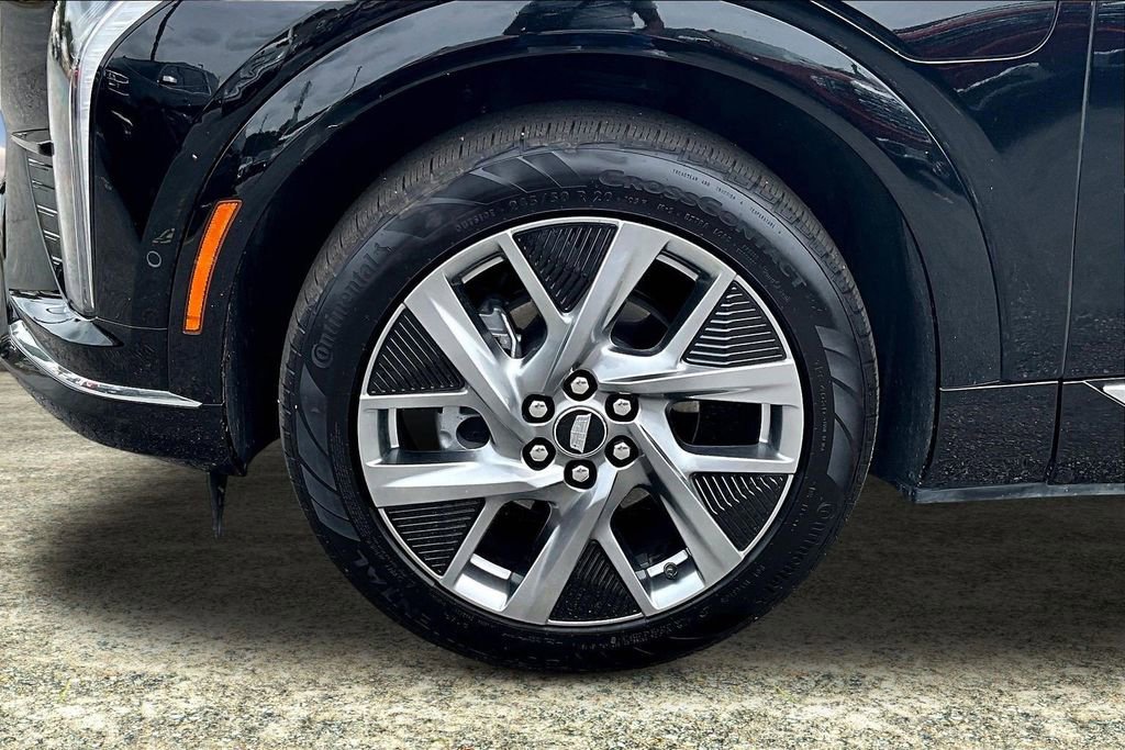 Certified 2025 Cadillac Optiq Luxury 2 w/ LPO, Floor Liner Package AWD/4WD image 34