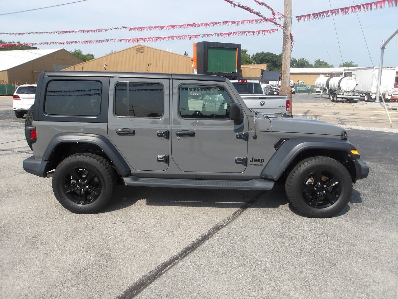 Used 2021 Jeep Wrangler Unlimited Sport AWD/4WD image 3