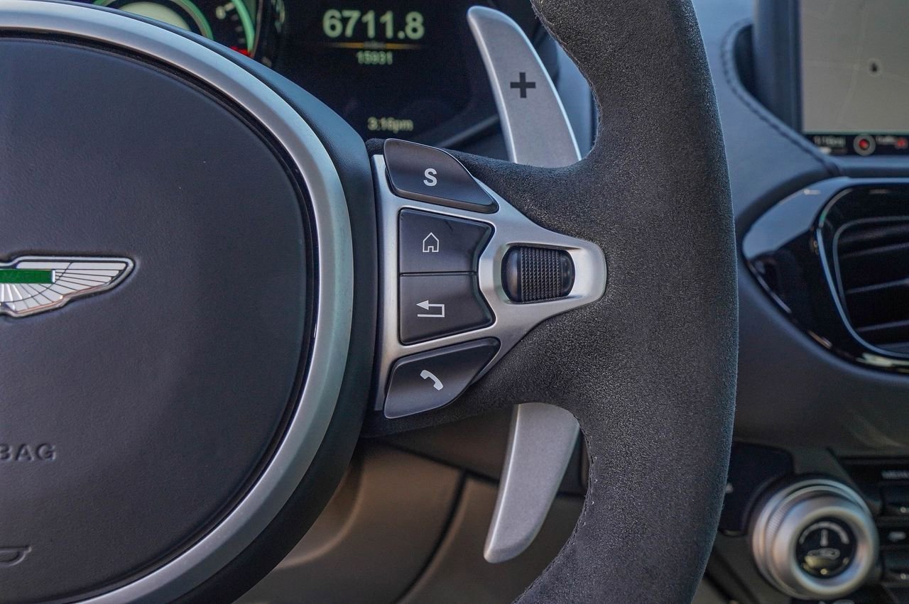 Used 2022 Aston Martin V8 Vantage Coupe image 26