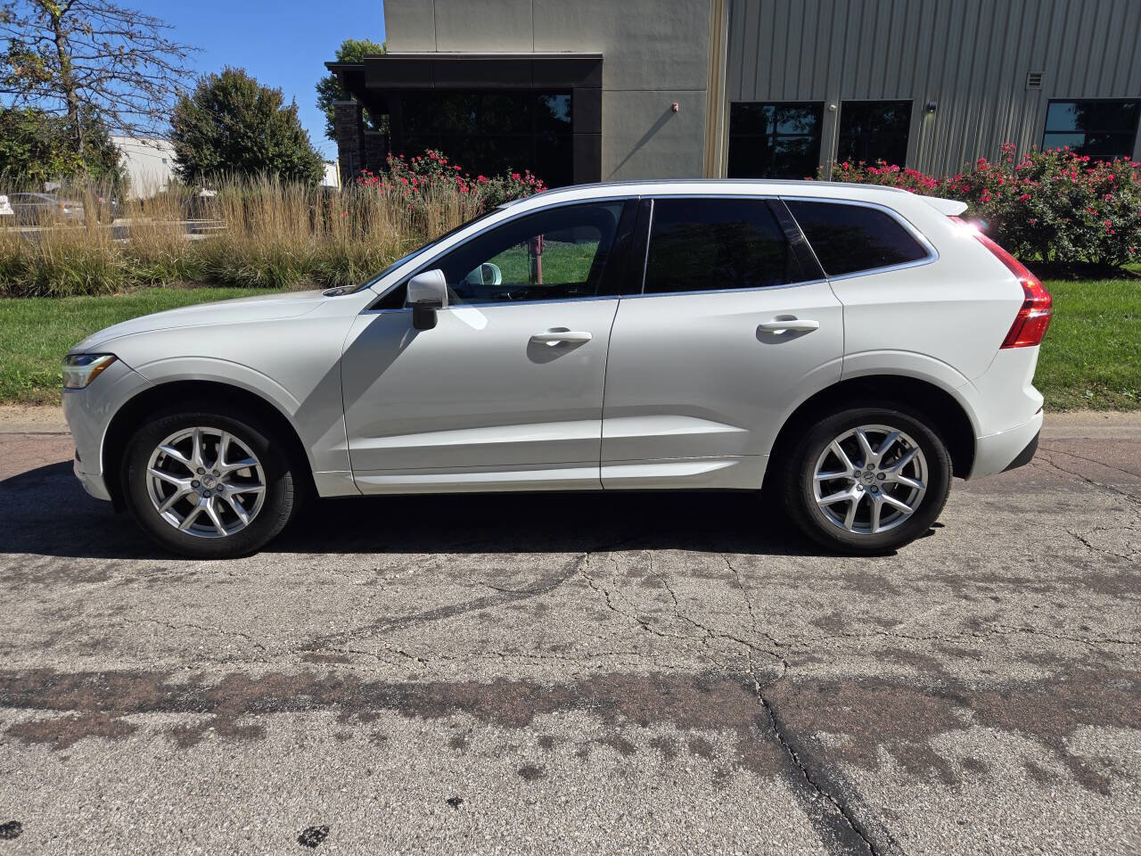 Used 2020 Volvo XC60 T5 Momentum image 9