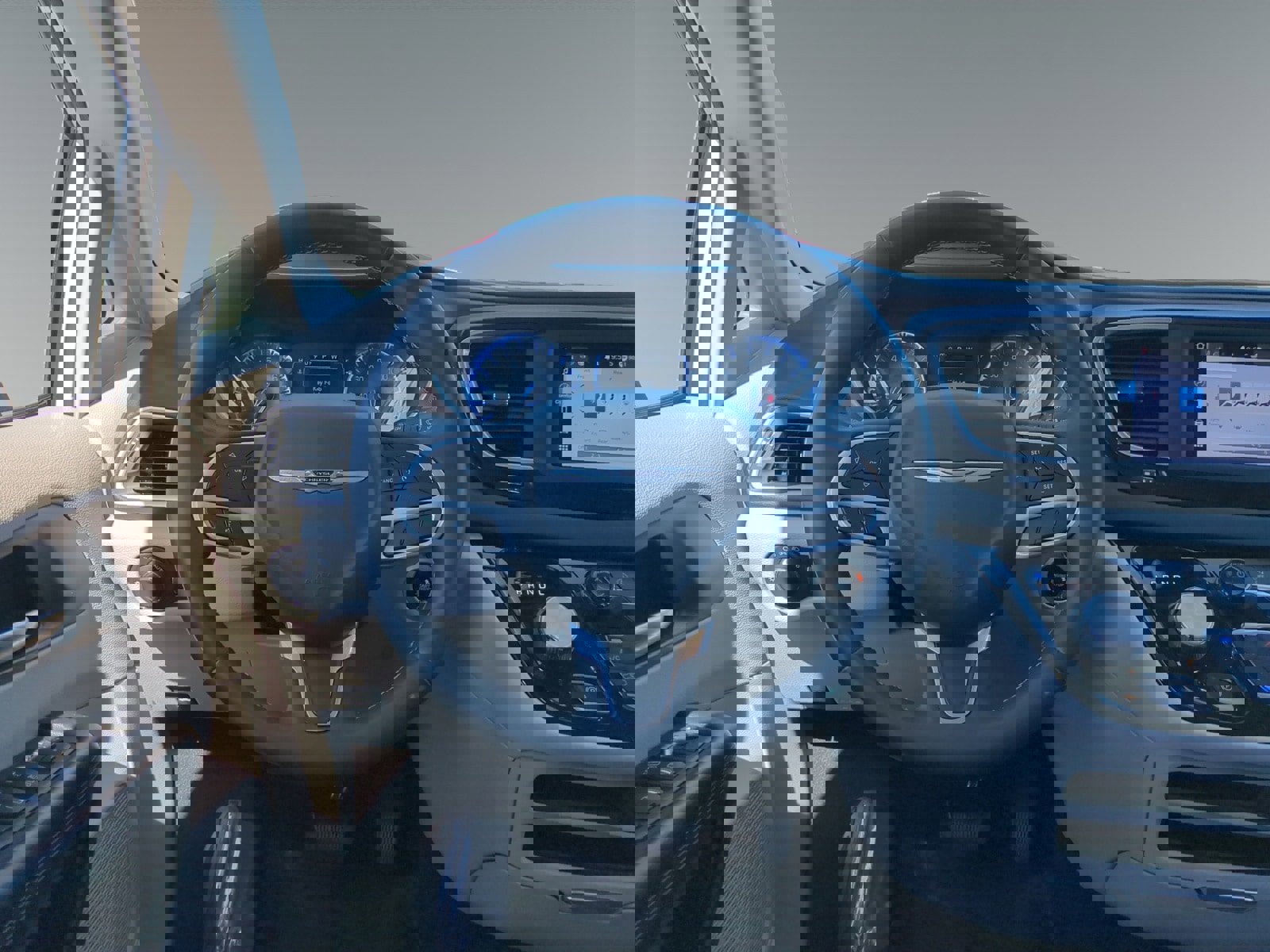 Used 2022 Chrysler Voyager LX image 12