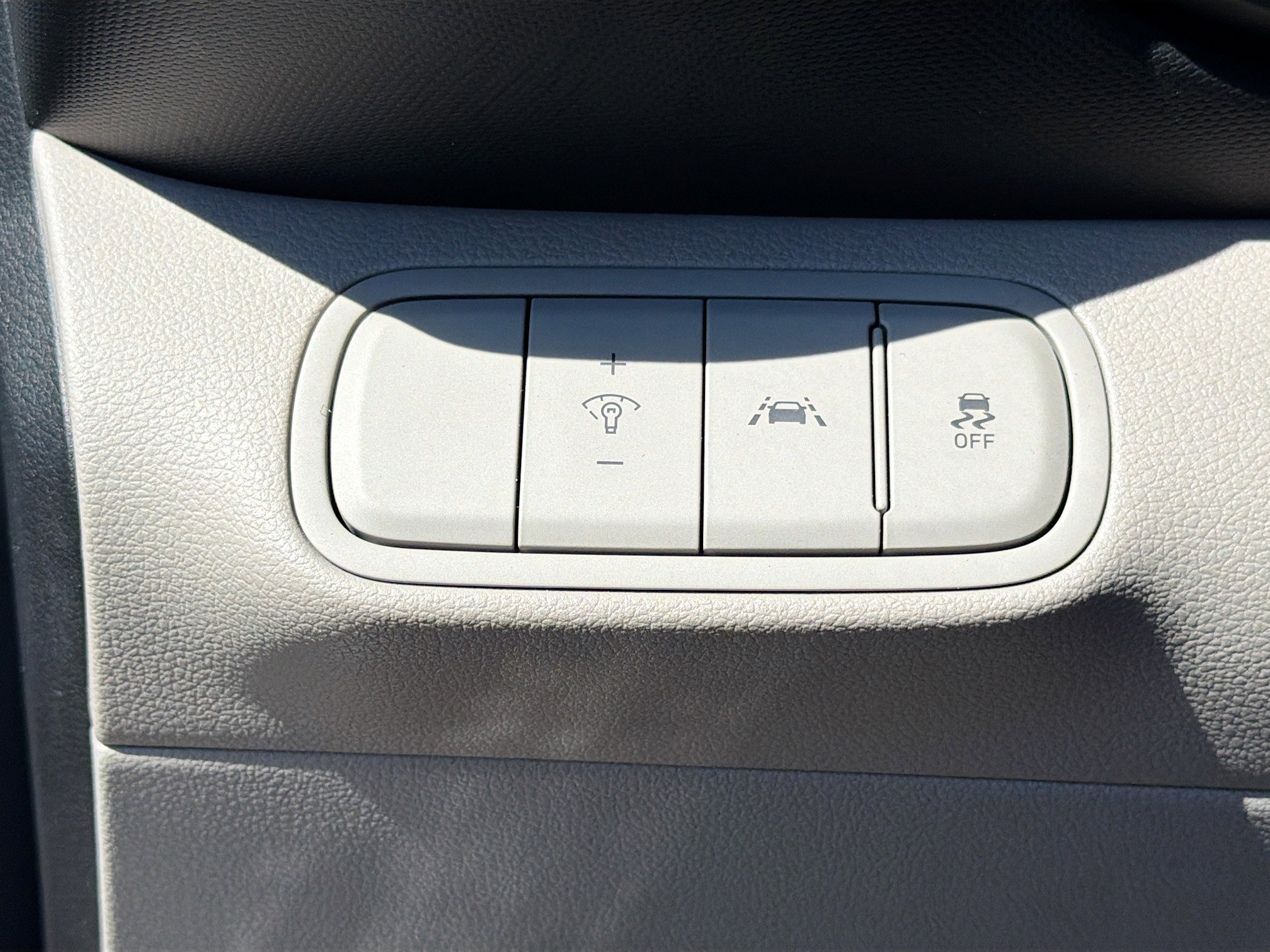 Used 2021 Hyundai Venue SEL image 27