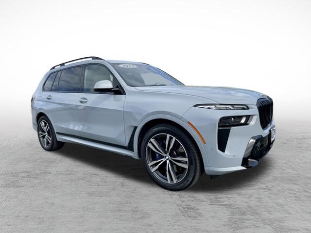 Used 2024 BMW X7 xDrive40i w/ Executive Package image 3