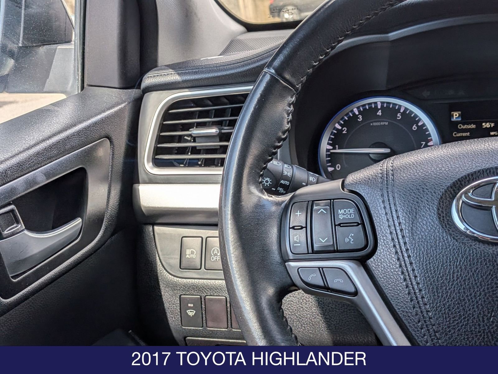 Used 2017 Toyota Highlander XLE AWD/4WD image 18