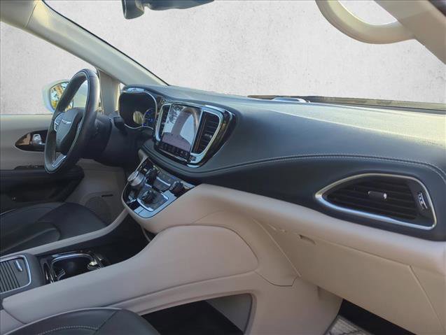 Used 2022 Chrysler Pacifica Limited image 26