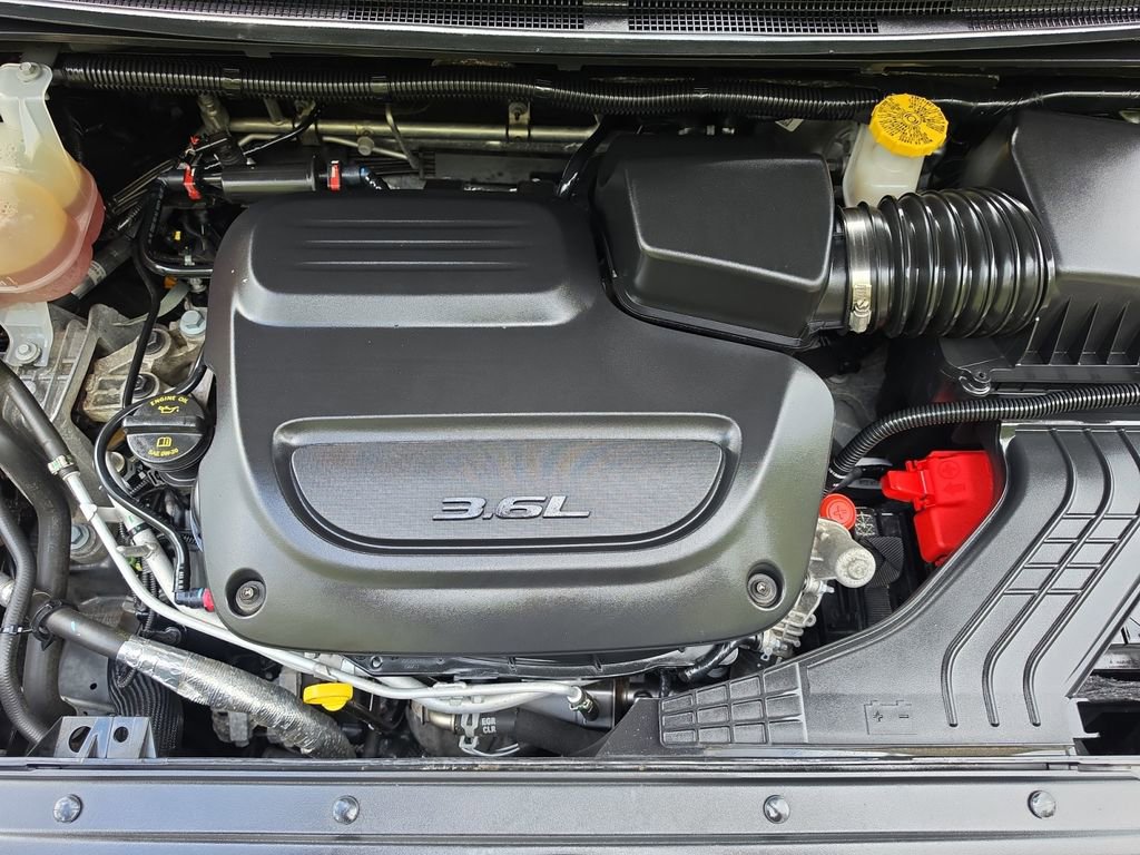 Used 2022 Chrysler Voyager LX FWD image 16