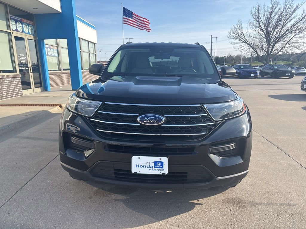 Used 2021 Ford Explorer XLT image 2
