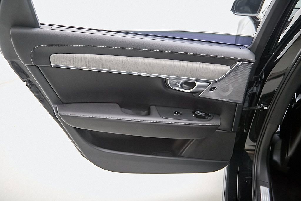 Certified 2023 Volvo S90 B6 Ultimate w/ Lounge Package image 18