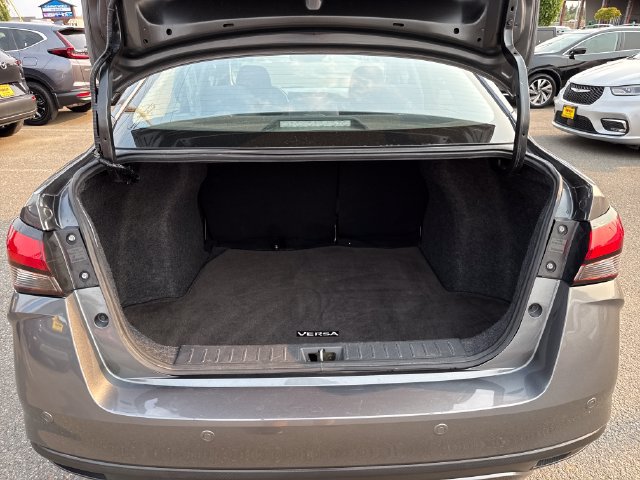 Used 2024 Nissan Versa SR FWD image 13