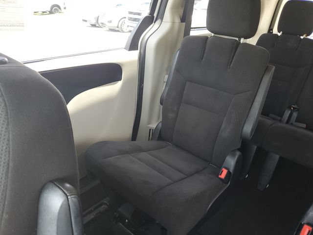 Used 2016 Dodge Grand Caravan SXT FWD image 25