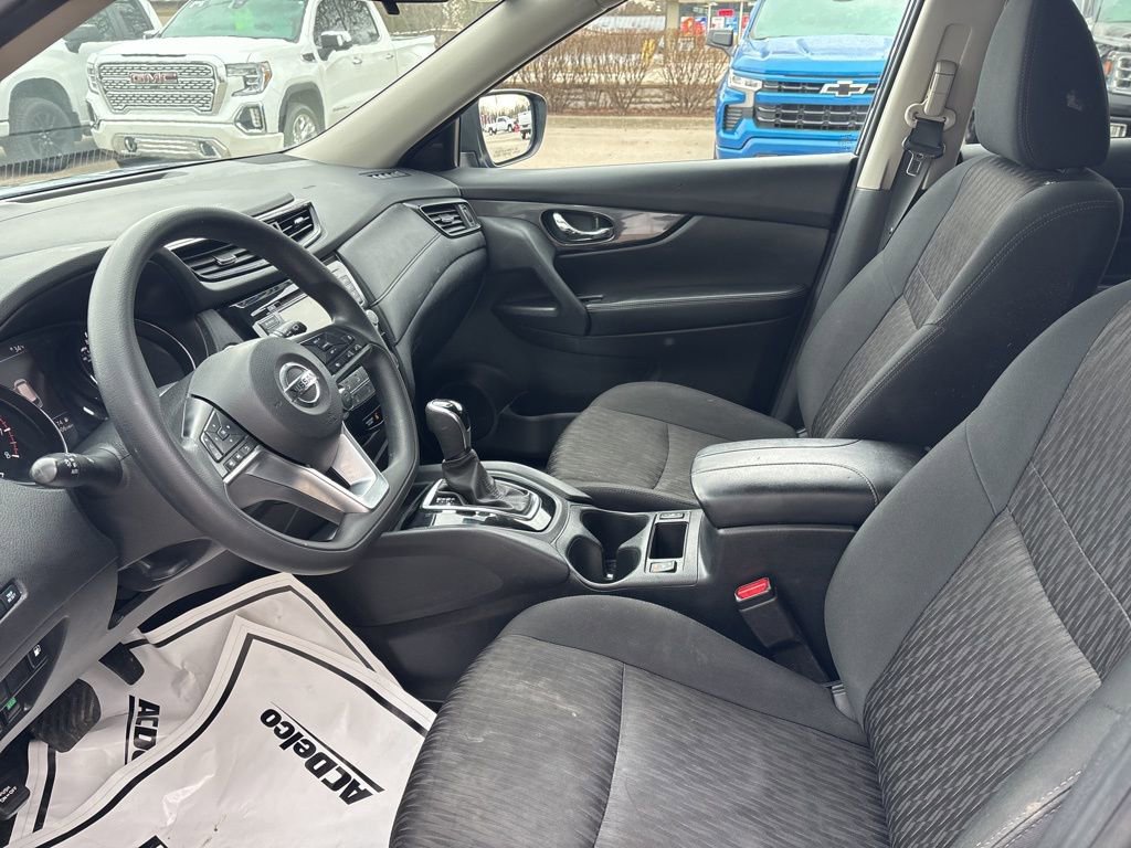 Used 2020 Nissan Rogue SV image 15