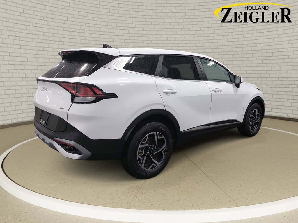 Used 2025 Kia Sportage LX image 5
