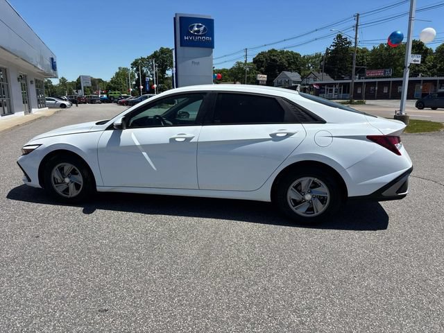 Certified 2025 Hyundai Elantra SE FWD image 6