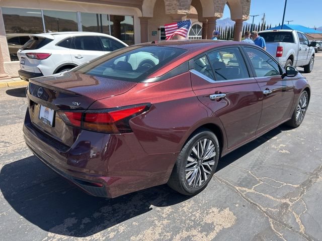 Used 2024 Nissan Altima 2.5 SV FWD image 2