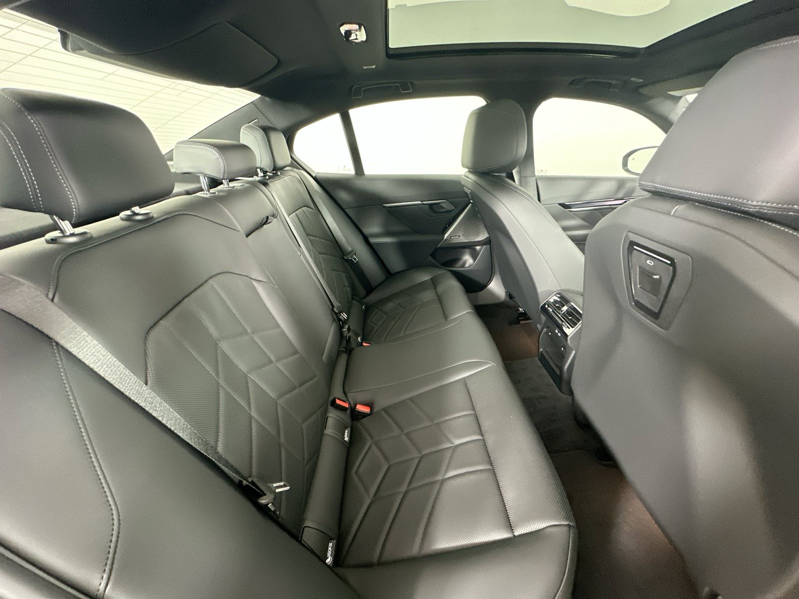 New 2027 BMW 550e xDrive AWD/4WD image 44