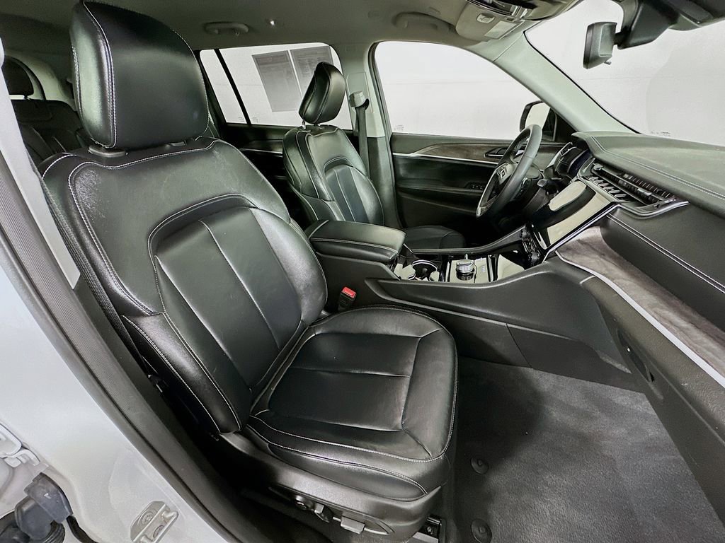 Certified 2023 Jeep Grand Cherokee L Limited w/ Black Appearance Package AWD/4WD image 40