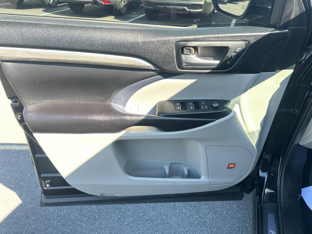 Used 2019 Toyota Highlander Limited AWD/4WD image 14