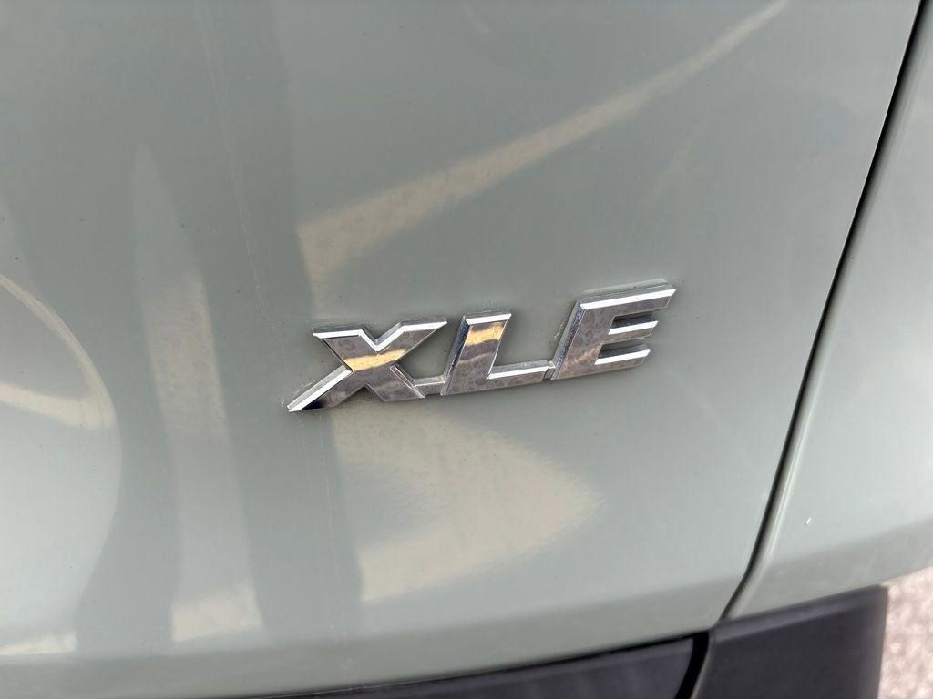 Used 2020 Toyota RAV4 XLE Premium image 30