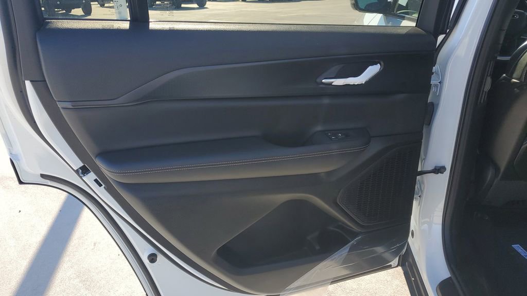 New 2025 Jeep Grand Cherokee L Altitude image 18