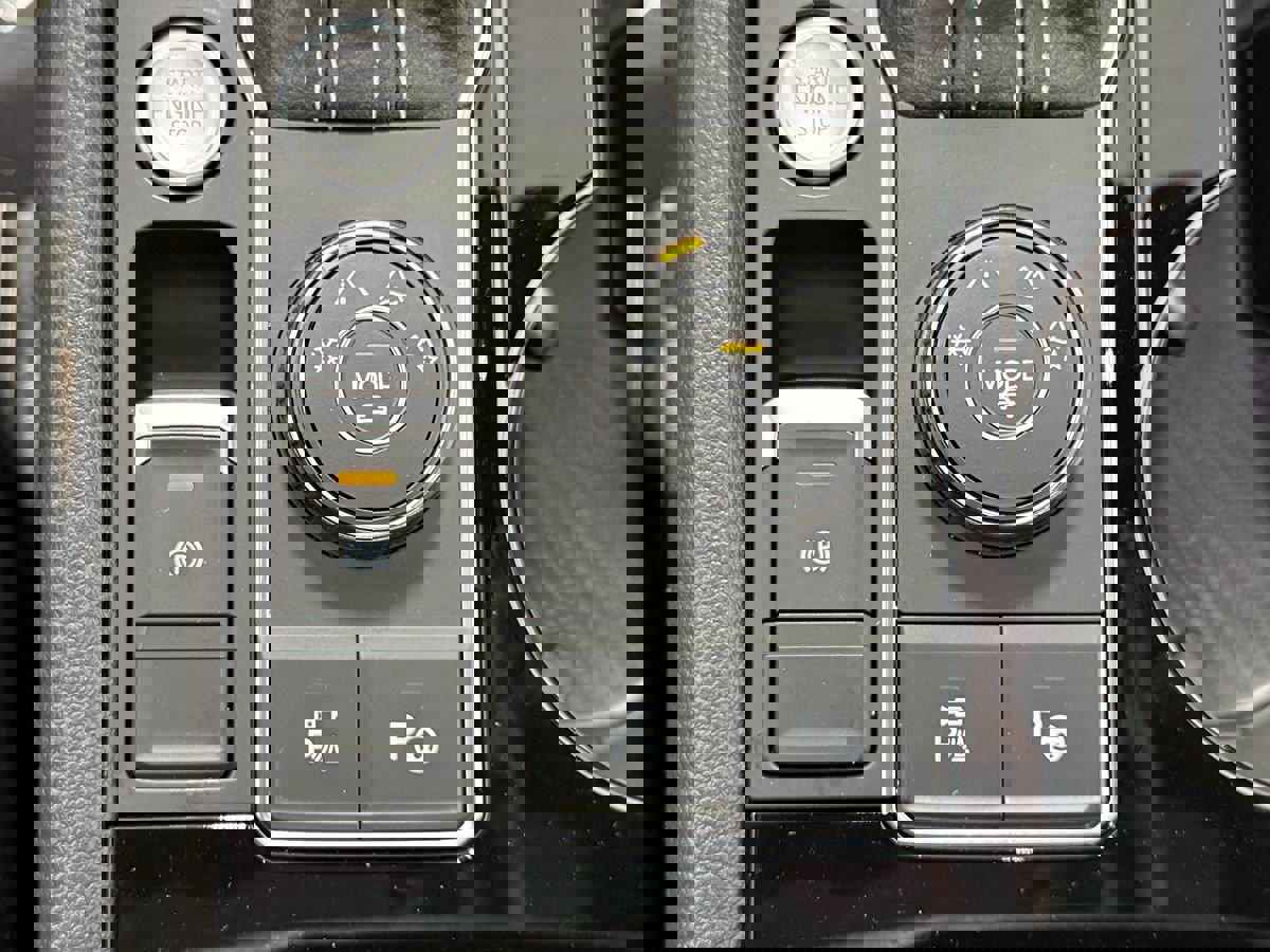 Used 2021 Volkswagen Atlas Cross Sport SEL Premium image 27