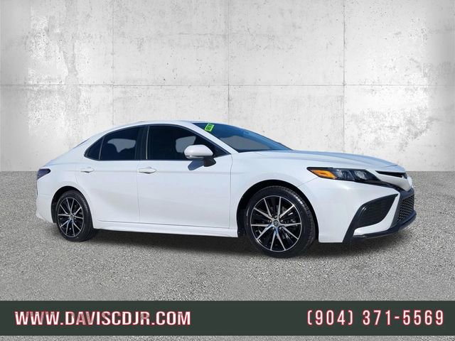 Used 2023 Toyota Camry SE FWD image 1