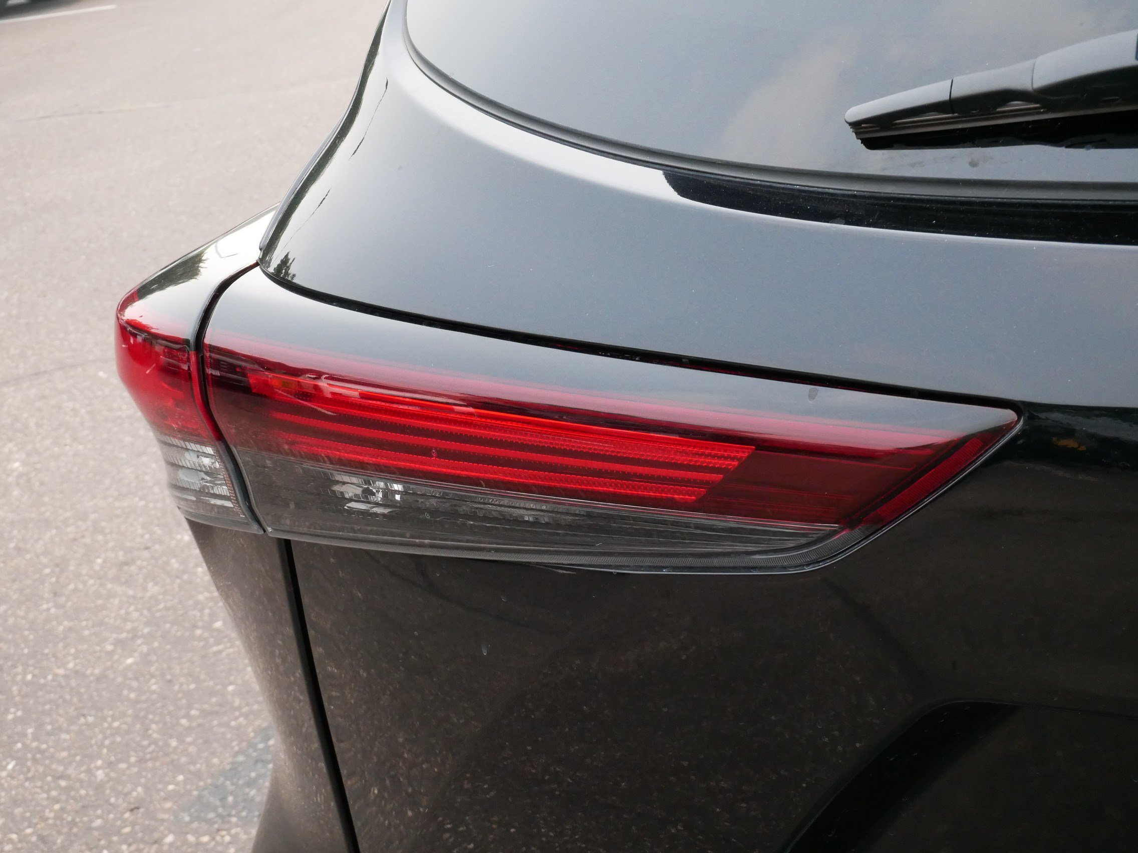 Used 2025 Toyota Highlander XSE AWD/4WD image 16