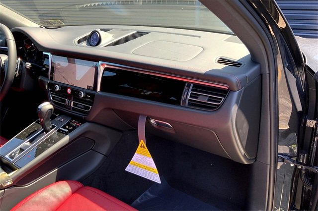 New 2026 Porsche Macan image 22
