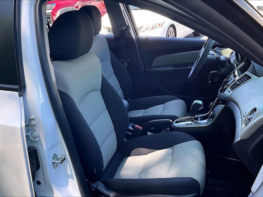 Used 2016 Chevrolet Cruze LS FWD image 11