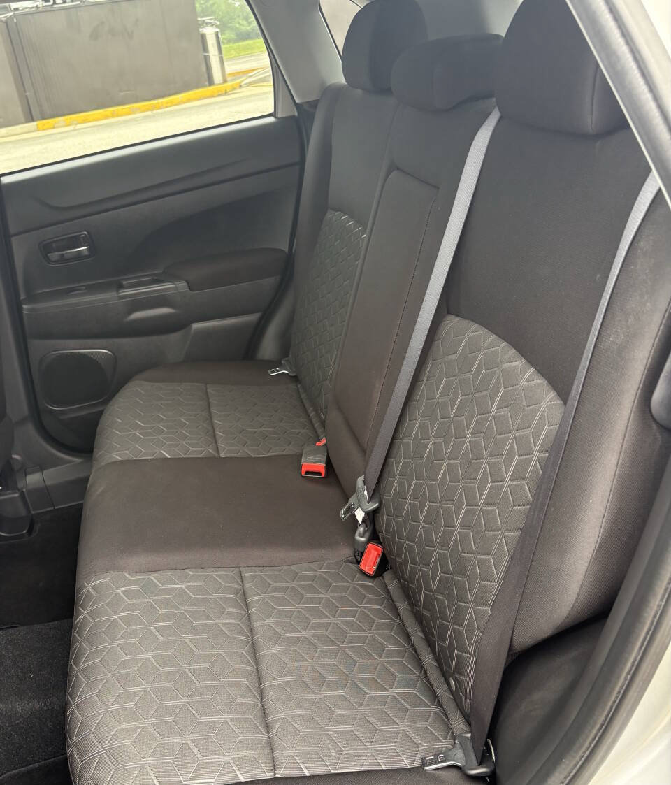 Used 2023 Mitsubishi Outlander Sport SE AWD/4WD image 12
