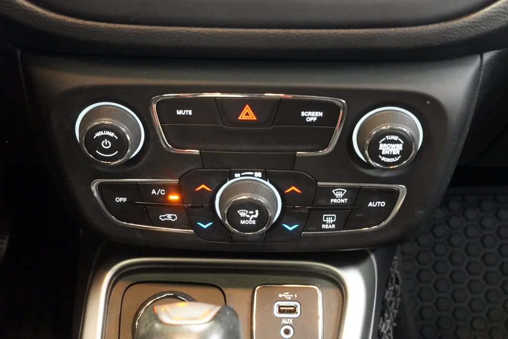 Used 2019 Jeep Compass Latitude w/ Cold Weather Group AWD/4WD image 21