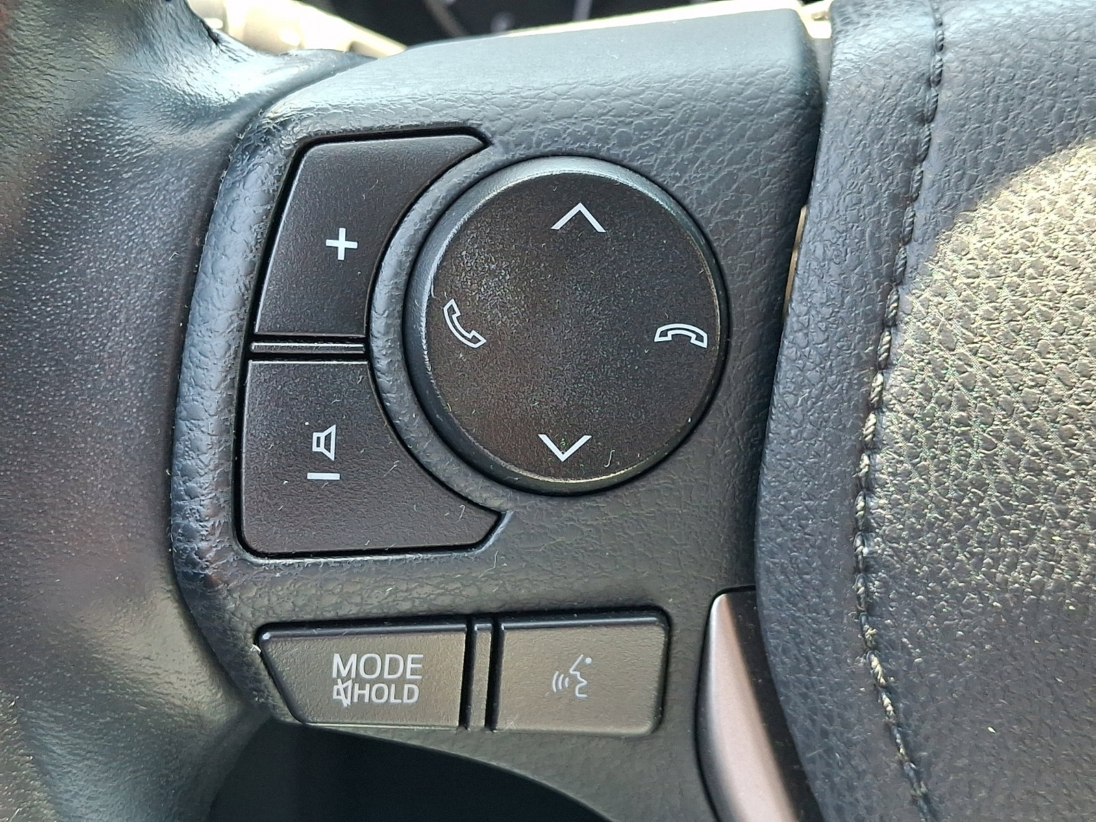 Used 2018 Toyota RAV4 XLE AWD/4WD image 22