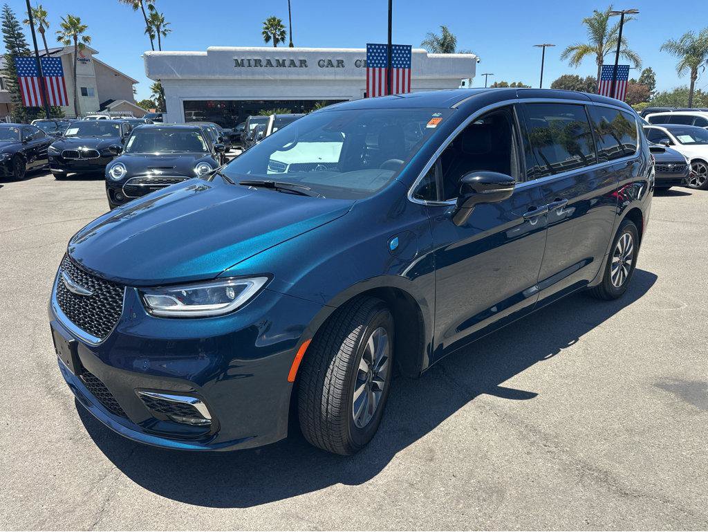 Used 2025 Chrysler Pacifica Select FWD image 11