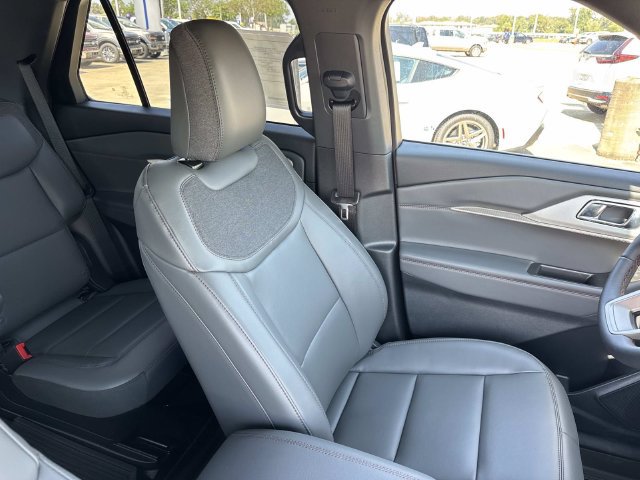 New 2027 Ford Explorer Active w/ Active Comfort Package RWD image 11