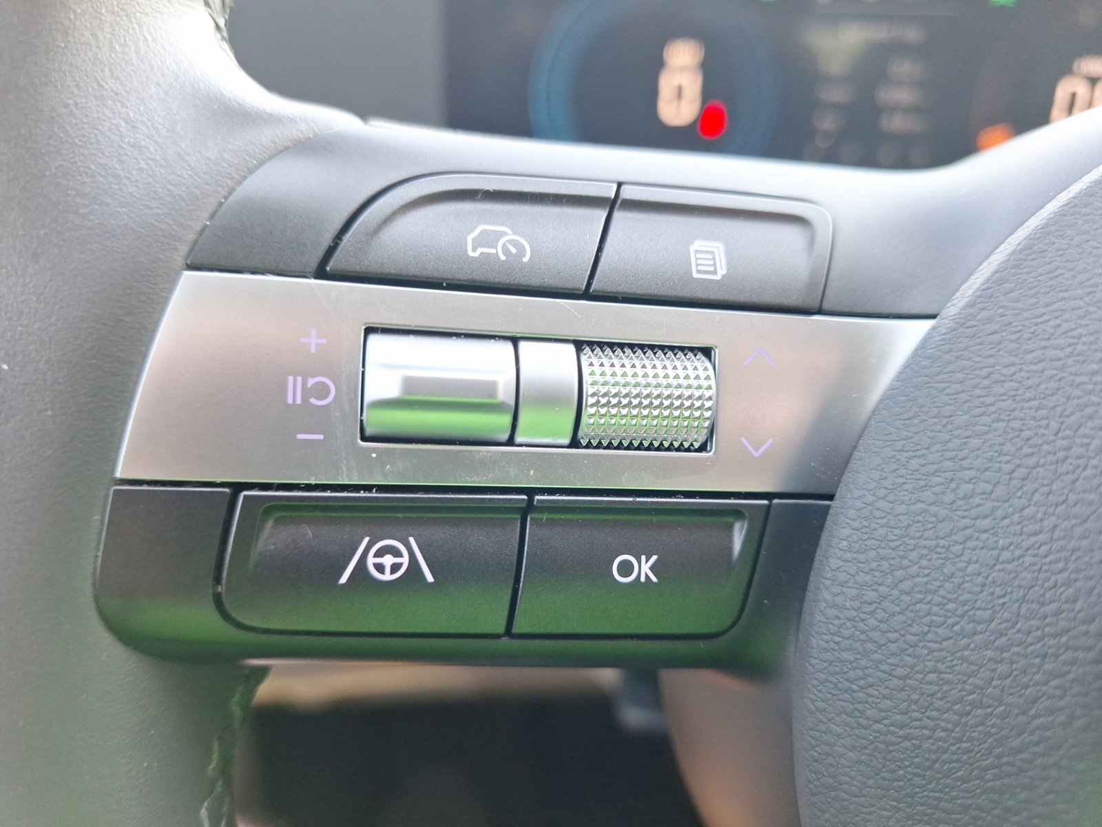 Used 2024 Hyundai Kona SEL FWD image 20