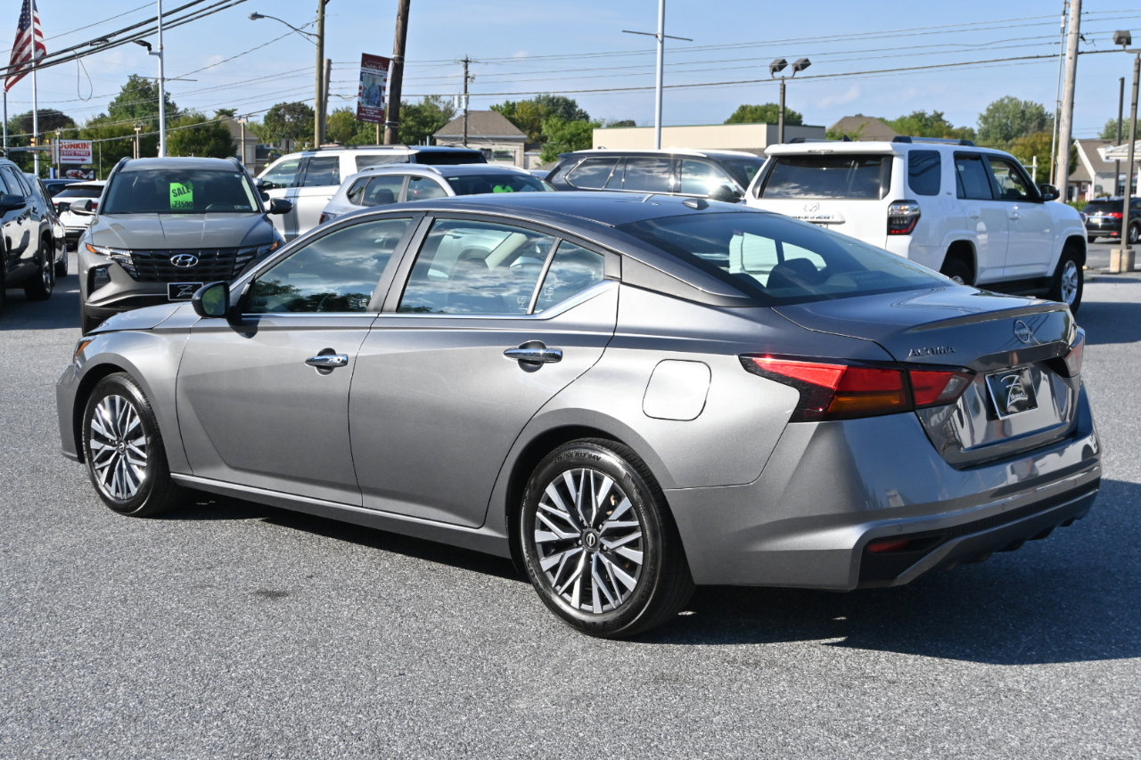 Used 2024 Nissan Altima 2.5 SV image 9