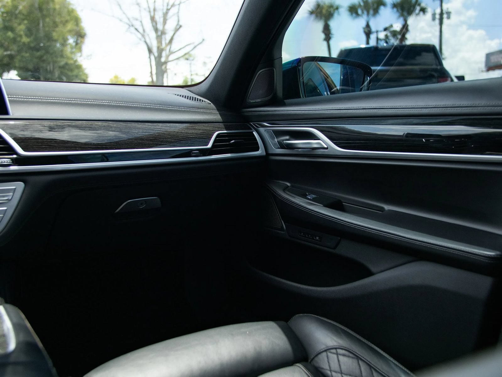 Used 2020 BMW 740i w/ M Sport Package RWD image 40