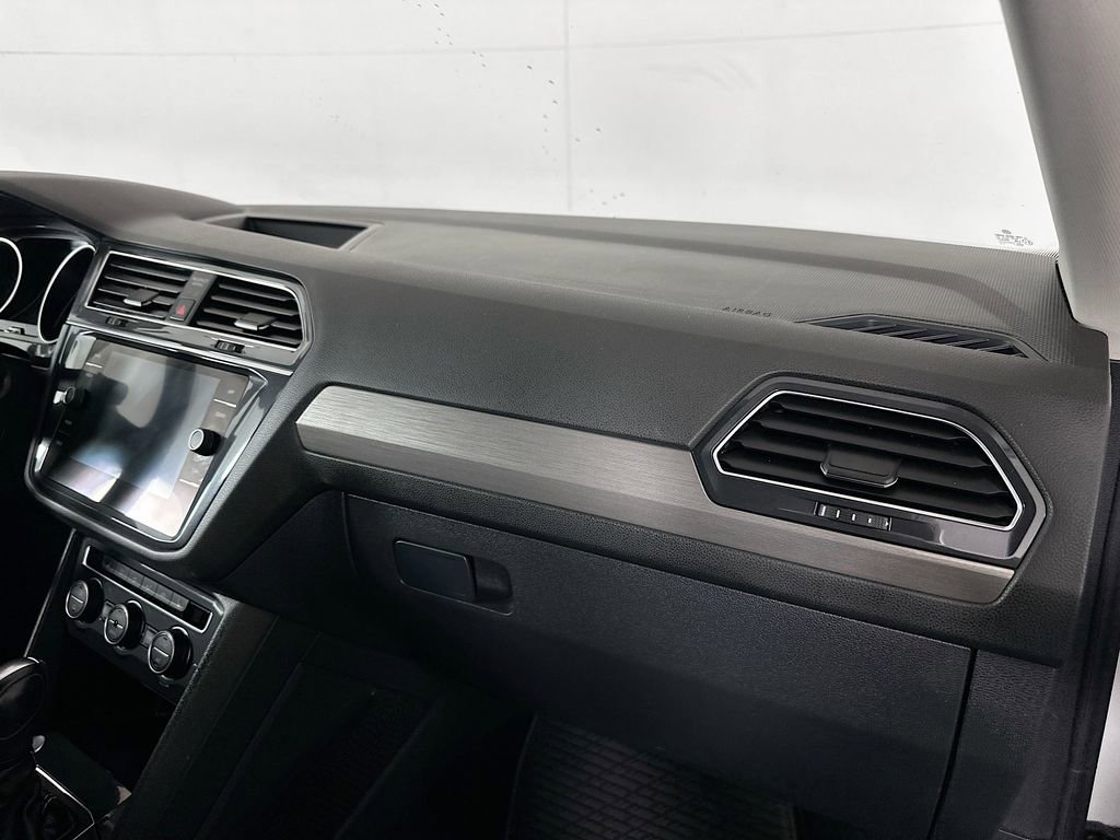 Used 2021 Volkswagen Tiguan SE image 28