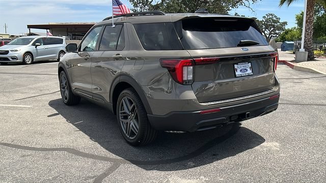 New 2026 Ford Explorer ST-Line w/ ST-Line Street Pack RWD image 5